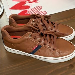 Men Levi’s sneakers
